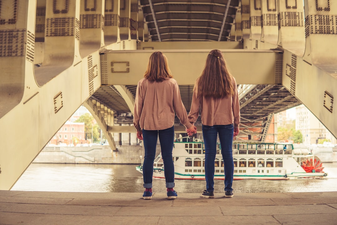 Bridging the Gap: DeRelayL's Decentralized Approach to Model Training