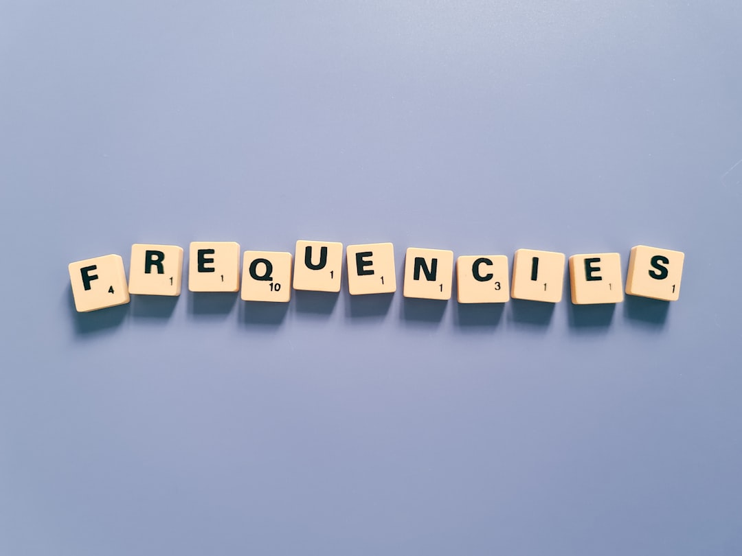 Soft Frequency Guidance: A Learnable Alternative to Hard-Constrained Flow Models